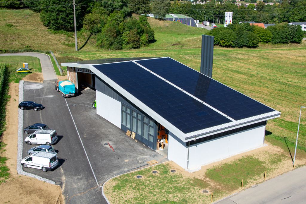 Photovoltaik auf dem Dach der Heizzentrale